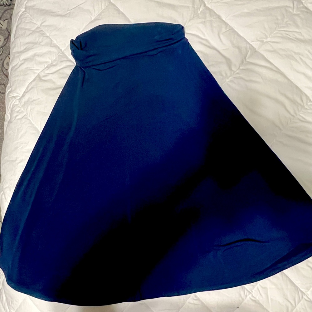 Beautiful skirt. Classy & stylish